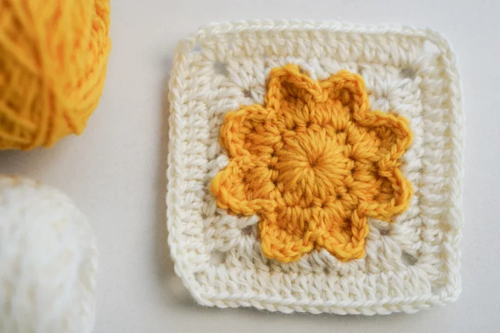 Buttercup Flower Granny Square – Free Crochet Pattern